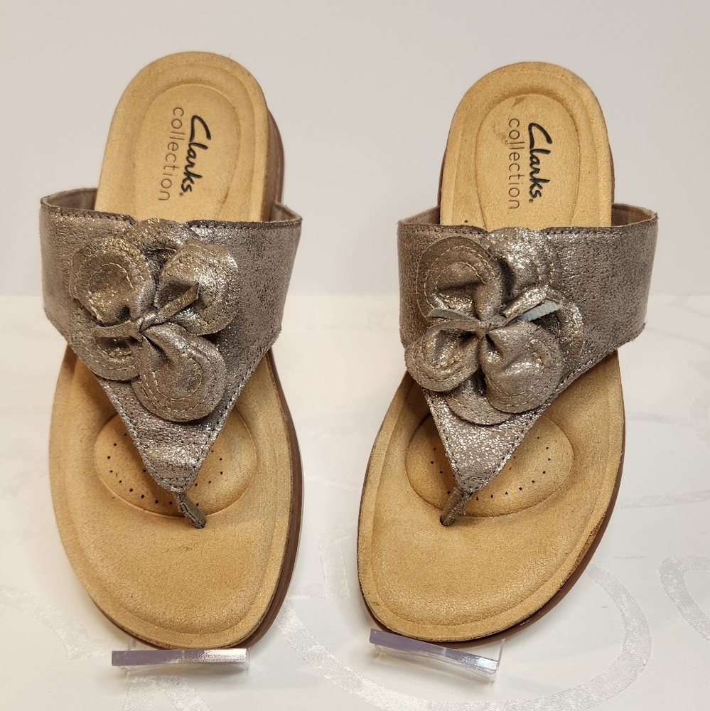Clarks Collection Ultimate Comfort Support Brynn Taupe Metallic Sandal Size 6